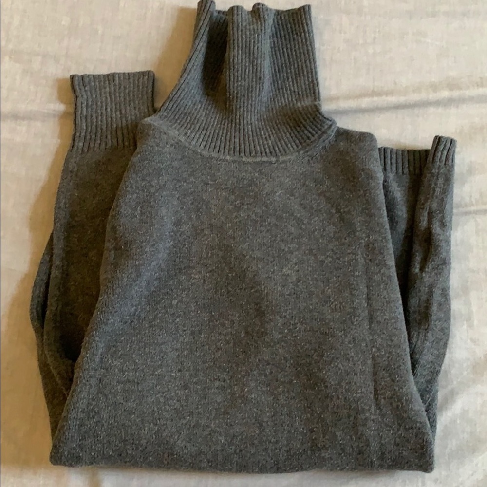 Gap grey turtleneck